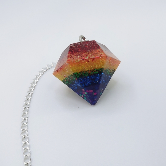 Rainbow sparkled handcrafted resin dowsing pendulum silver tone chain - Picture 5 of 12